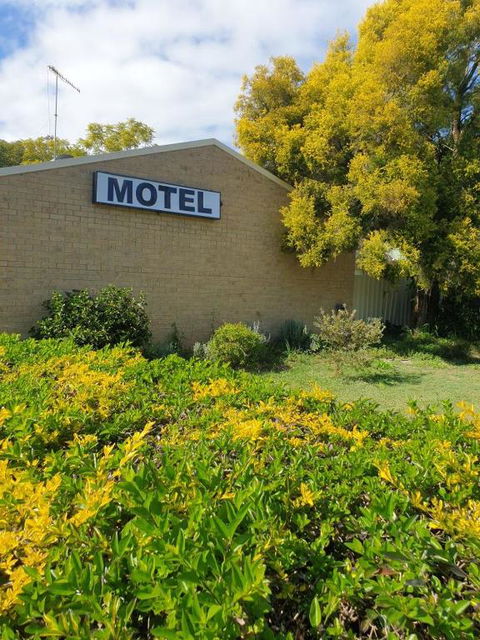 Esk Motel - Accommodation Ballina 1