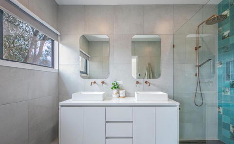 Glamour In Gisborne - With Spa! - Accommodation Ballina 4