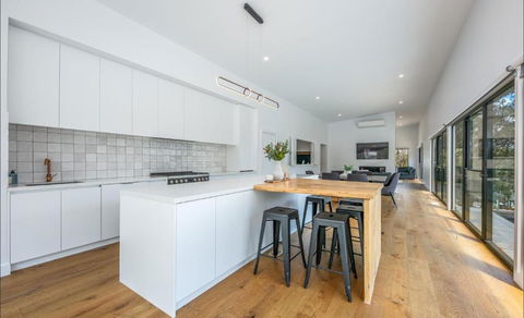 Glamour In Gisborne - With Spa! - Accommodation Ballina 3