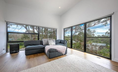 Glamour In Gisborne - With Spa! - Accommodation Ballina 1