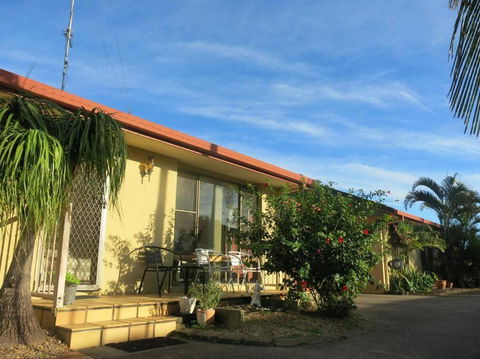 House And Van On The River - Accommodation Ballina 1