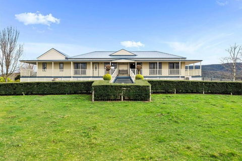 IRONBARK FARM Farmhouse On 52 Acres In The Scenic Yarra Valley - Accommodation Ballina 0