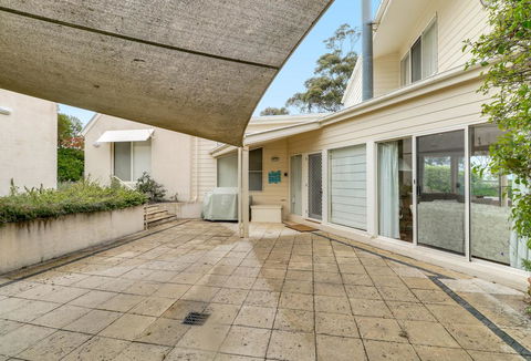 Aegina - Accommodation Ballina 1