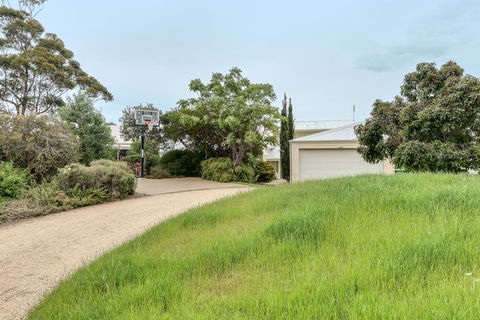 Aegina - Accommodation Ballina 3