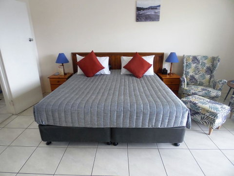 Airlie Court Units - Accommodation Ballina 0