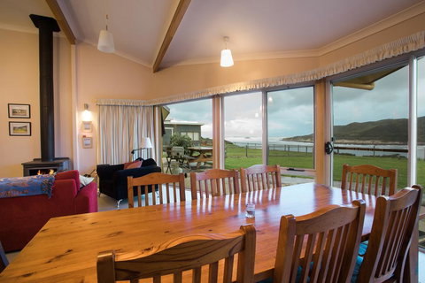 Arthur Riverfront And Sea Lodge Upstream - Accommodation Ballina 0