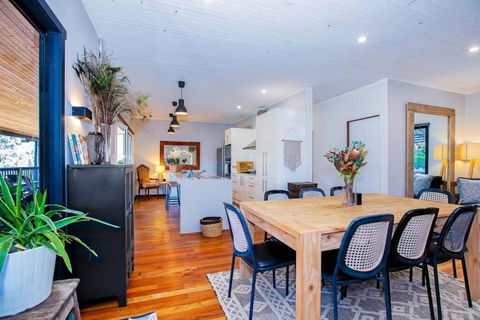 Luxury Farm House On 20 Acres - Sleeps 22 - Accommodation Ballina 1