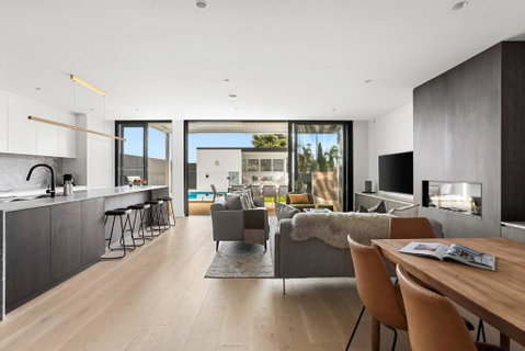 Luxury NEW 5BDRM Oasis With Heated Pool - Accommodation Ballina 1