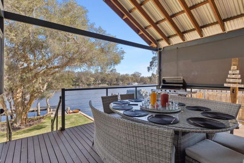 Luxury Riverside Escape With Private Jetty On The Murray River - Accommodation Ballina 2