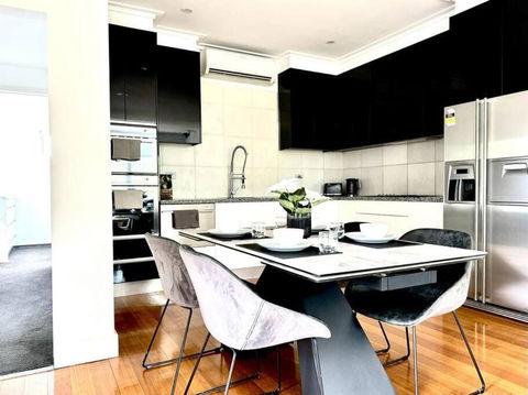 Luxury Stay In Williamstown - Accommodation Ballina 0