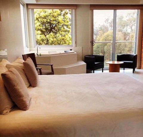 Macedon Ranges Hotel & Spa - Accommodation Ballina 2