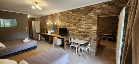 Magdala Motor Lodge & Lakeside Restaurant - Accommodation Ballina 1