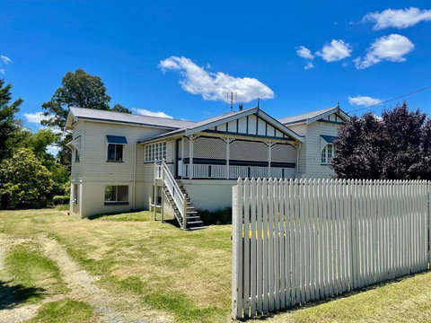 MAGNOLIA HOUSE ON THE CREEK - STANTHORPE - Accommodation Ballina 0