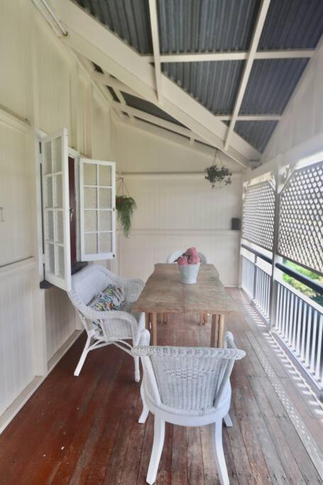 MAGNOLIA HOUSE ON THE CREEK - STANTHORPE - Accommodation Ballina 2