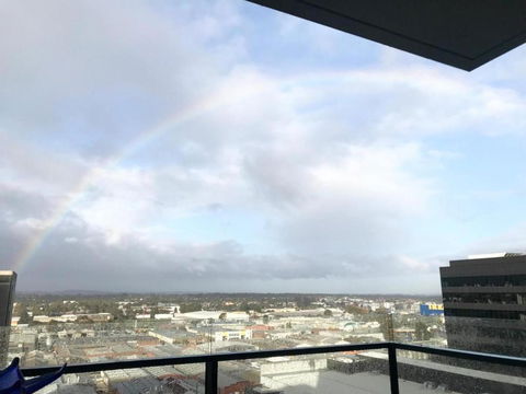 M-city Shopping Center Apartment - Executive Twin King Ensuites - Fully Equipped - Free Parking, Fast Wifi, Smart TV, Netflix, Complementary Drinks & Amenities - Clayton 3168 - Accommodation Ballina 2