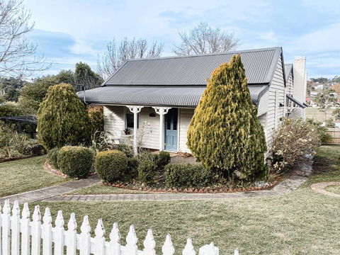 MARIGOLD COTTAGE Charming 1870s Central Daylesford Cottage - Accommodation Ballina 0