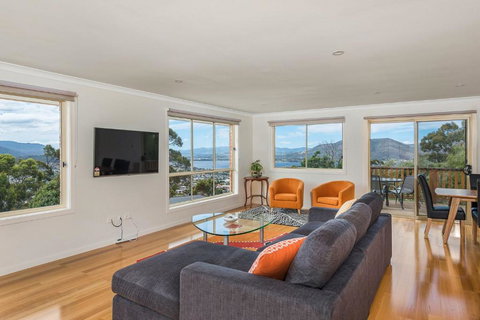 Mayhill Views Space And Style - Accommodation Ballina 0