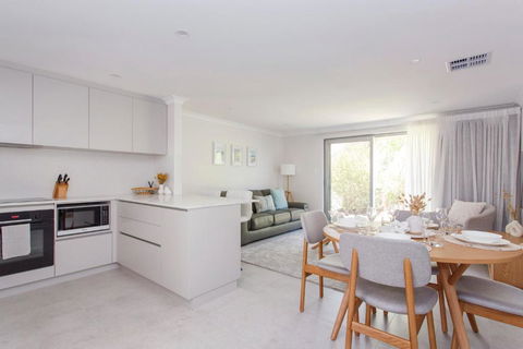 Maylands Riverside City Retreat - Accommodation Ballina 0