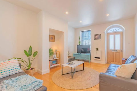 MELVINGTON BOUTIQUE APARTMENT IN HOBART CBD O - Accommodation Ballina 0