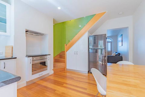 MELVINGTON BOUTIQUE APARTMENT IN HOBART CBD O - Accommodation Ballina 2