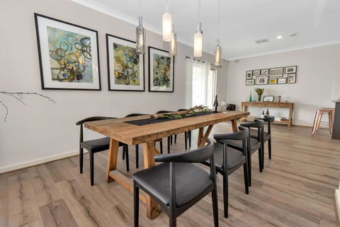 Mid Century 4 Bedroom Getaway In Barossa Vineyard - Accommodation Ballina 2
