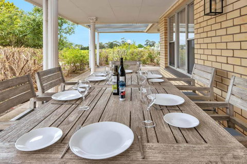 Mid Century 4 Bedroom Getaway In Barossa Vineyard - Accommodation Ballina 3