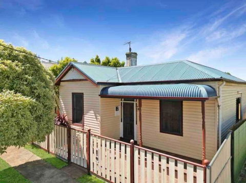 Milton House, Hamilton - Accommodation Ballina 0