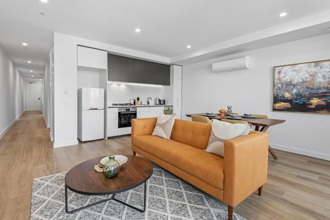 Modern Apartment On Burgundy Precinct & Parklands - Accommodation Ballina 2