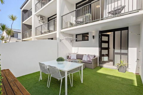 Modern Courtyard Oasis For Easy Beachside Living - Accommodation Ballina 0