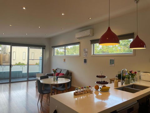 Room In Newport Modern Townhouse - Walk To Stunning Ocean View - Accommodation Ballina 3