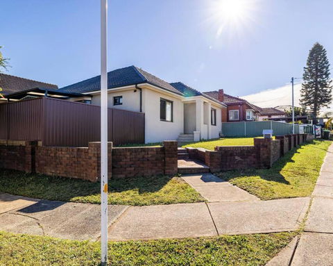 Modern Home In The Heart Of Bankstown - Accommodation Ballina 3