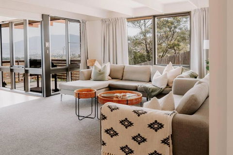 Modern Home Overlooking River - Accommodation Ballina 1