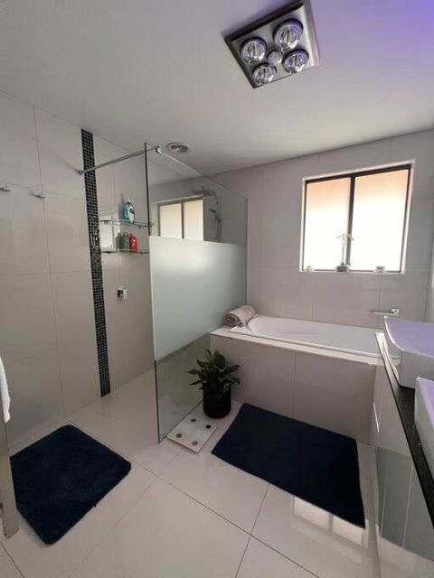 Modern Light Filled Home Near Beaches - Accommodation Ballina 1