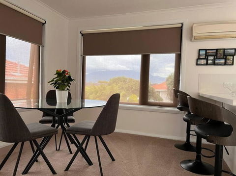 Modern Light Filled Home Near Beaches - Accommodation Ballina 3