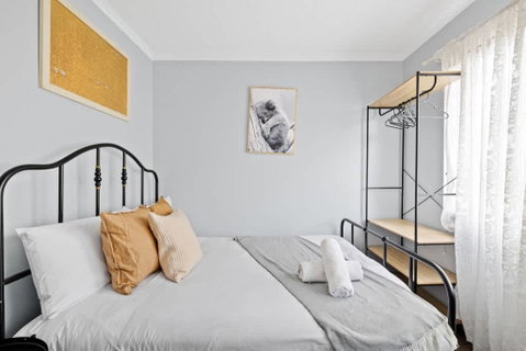 Modern Private Double Room - Central Spot At Liverpool - Shared Bathroom - Accommodation Ballina 2