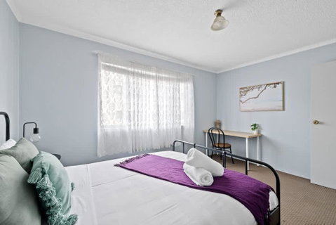 Modern Private Double Room - Central Spot At Liverpool - Shared Bathroom - Accommodation Ballina 1