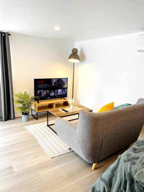 Newly Renovated Contemporary Private Studio Near Hobart CBD And Airport - Accommodation Ballina 3