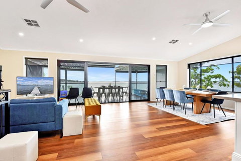 New Property Shimmer Shores Absolute Waterfront Retreat At Fishing Point, Lake Macquarie - Accommodation Ballina 3
