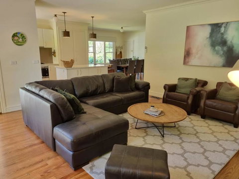 Noonan House, 5 Bedrooms. Hop & Skip To Town - Accommodation Ballina 3