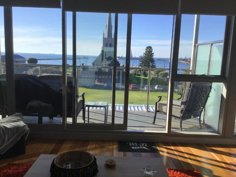 Ocean Breeze Apartment Portland - Accommodation Ballina 1