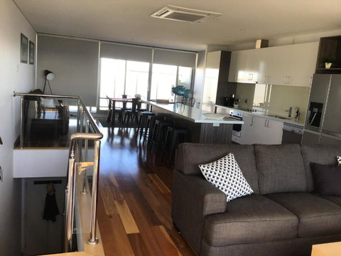 Ocean Breeze Apartment Portland - Accommodation Ballina 3