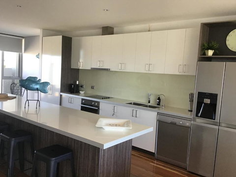 Ocean Breeze Apartment Portland - Accommodation Ballina 2