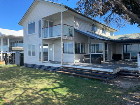 Ocean Pearl - 3 Bedroom Beachfront Property! - Accommodation Ballina 1