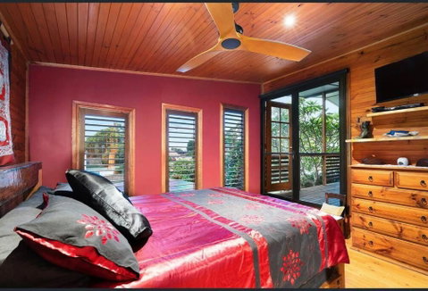 ONE OF A KIND Vacation Rental- Berkeley Vale - Accommodation Ballina 1