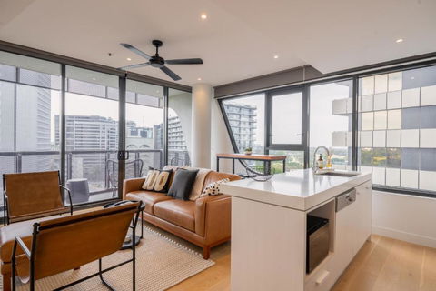 Panoramic View - Albert Park Lake & Shrine Views - Accommodation Ballina 1