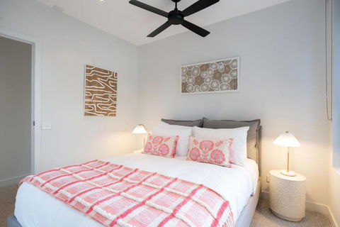 Panoramic View - Albert Park Lake & Shrine Views - Accommodation Ballina 3