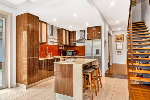 Parish Court - A Unique Contemporary Conversion - Accommodation Ballina 2