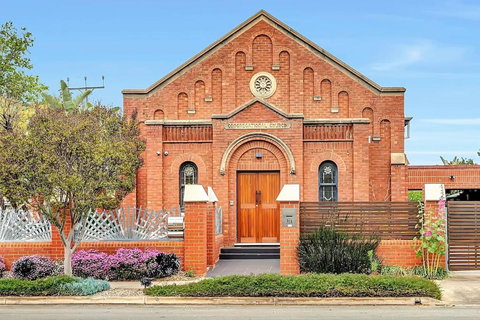 Parish Court - A Unique Contemporary Conversion - Accommodation Ballina 1