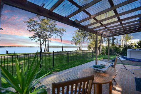 Parkway Lakehouse - Accommodation Ballina 0