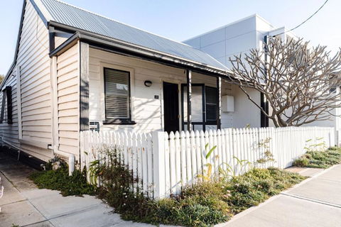 Pattys Cottage - Pet Friendly Home In Merewether - Accommodation Ballina 1